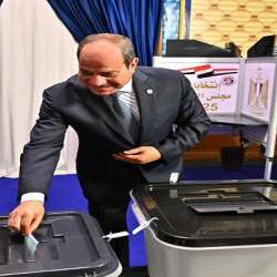 الرئيس السيسي يدلي بصوته