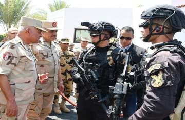 وزير الدفاع وقوات الصاعقة