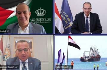 إنزال الكابل البحري في طابا