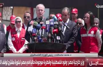 رئيس وزراء فلسطين أمام معبر رفح