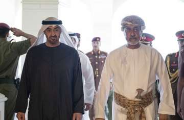 سلطان عمان ورئيس الإمارات