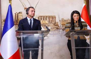 الوزيرة المصرية والسفير الفرنسي