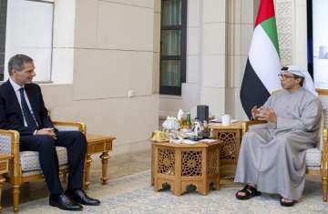 لقاء منصور بن زايد ورئيس الشركة الفرنسية