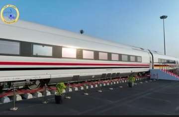 بدء التشغيل التجريبي للقطار الكهربائي السريع