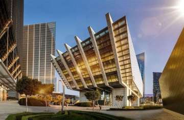 أسبوع أبوظبي المالي يستقطب 35 ألف مشارك