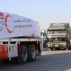 شاحنات المساعدات المصرية