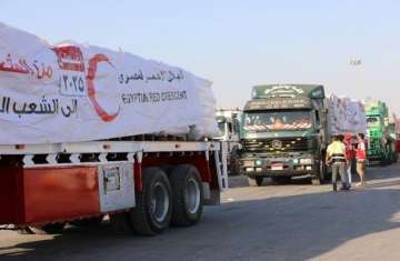 شاحنات المساعدات المصرية