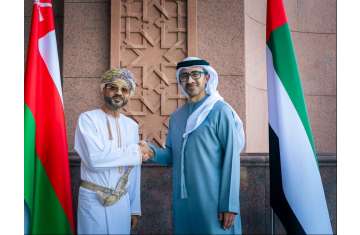 Abdullah bin Zayed receives Omani Foreign Minister