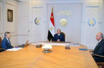 الرئيس السيسي ورئيس هيئة قناة السويس