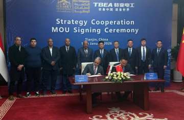 وزير الكهرباء المصري خلال توقيع الاتفاقية