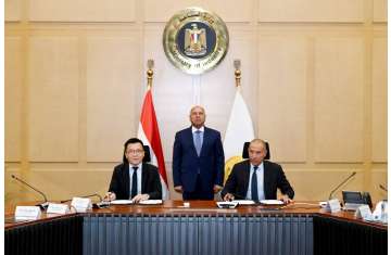 وزير الصناعة المصري خلال توقيع الاتفاقية