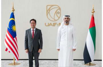 حميد عبيد أبو شبص، رئيس جهاز الإمارات للمحاسبة ومعالي تان سري عزام بن باكي، رئيس هيئة مكافحة الفساد الماليزية