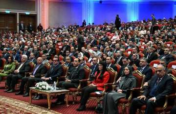 رئيس الوزراء يشهد