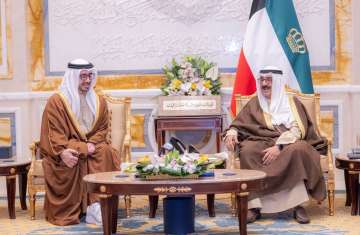 أمير الكويت ووزير الخارجية الإماراتي