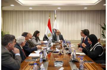 وزير قطاع الأعمال العام المصري خلال اللقاء