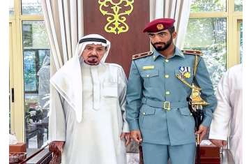 حاكم عجمان والملازم عبيد خليفة عبيد الكعبي