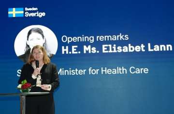 وزيرة الرعاية الصحية في السويد السيدة إليزابيت لان