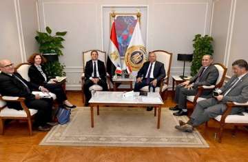 لقاء وزير النقل والسفير الفرنسي