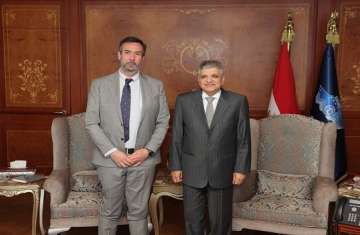 أسامة ربيع والمسؤول الأوروبي