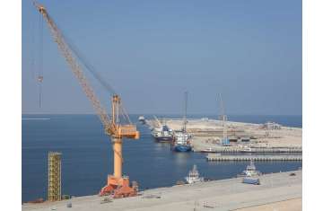 ميناء الدقم التجاري