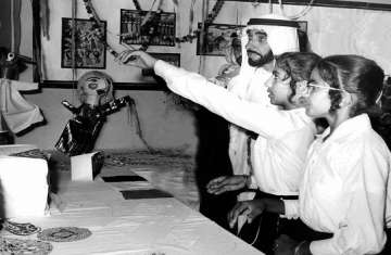 الشيخ زايد في صورة قديمة