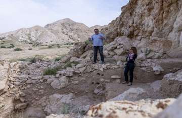 استيطان بشري بالشارقة