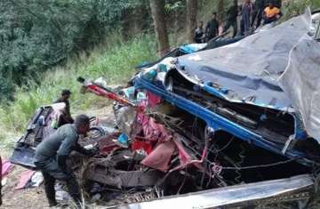 سقوط حافلة ركاب في نهر ببنغلاديش