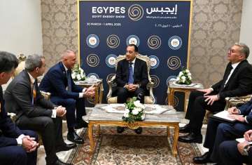 اجتماع مسؤول إيني مع رئيس الوزراء