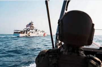 فرض أمريكا حصارا على سفنها بمضيق هرمز