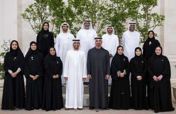 رئيس الدولة والفائزين بجائزة نافس