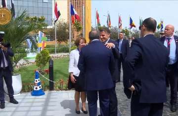 السيسي يستقبل ماكرون