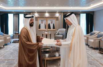 سعيد عبدالله القمزي يقدم أوراق اعتماده