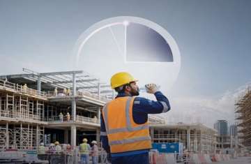 العمال في الإمارات