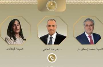 السيد محمد إسحاق دار و د بدر عبد العاطي و السيدة أنيتا أناند