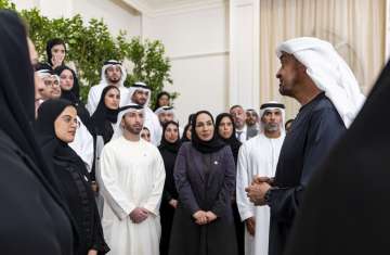 رئيس الدولة يلتقي وقد 