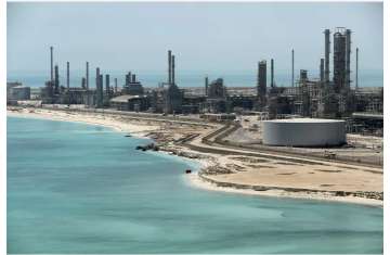 مصفاة رأس تنورة ومحطة النفط التابعة لشركة أرامكو السعودية