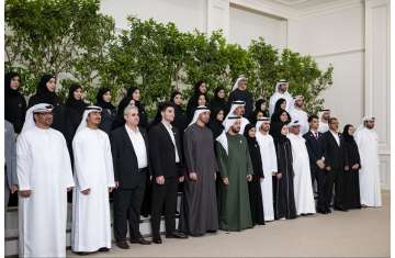 محمد بن زايد والطلبة