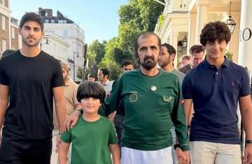 الشيخ محمد بن راشد مع عائلته
