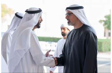 خالد بن محمد بن زايد يقدم واجب العزاء
