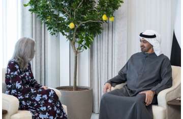 رئيس الإمارات والسيناتور جوني إيرنست