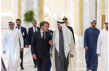 الرئيس الإماراتي والرئيس الفرنسي