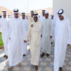 سرور بن محمد وسلطان بن خليفة يفتتحان جامع الشيخة حصة بنت محمد آل نهيان بمنطقة اليحر