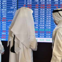 متعاملون أثناء التداول في البورصة 