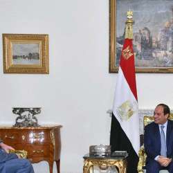 الرئيس المصري  يستقبل رئيس شركة 