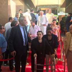 كبار السن من أبناء الجالية المصرية بالإمارات يدلون بأصواتهم في الانتخابات الرئاسية