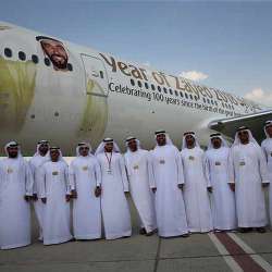 طيران الإمارات تدشن مطار مسقط الجديد بطائرة 
