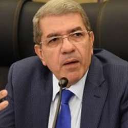 وزير المالية المصري عمرو الجارحي