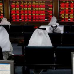 متعاملون أثناء التداول في البورصة 