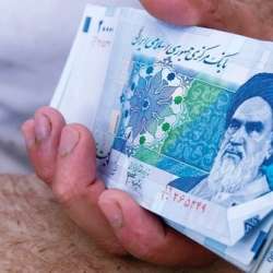 إيران تمنع تداول العملات الأجنبية بعد تهاوي عملتها