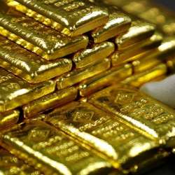 الذهب يعمق خسائره ويفقد 11 دولارًا